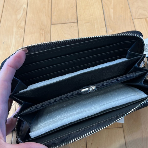 NWT BCBG black faux snake leather wristlet zip around wallet - Allison - Picture 4 of 5